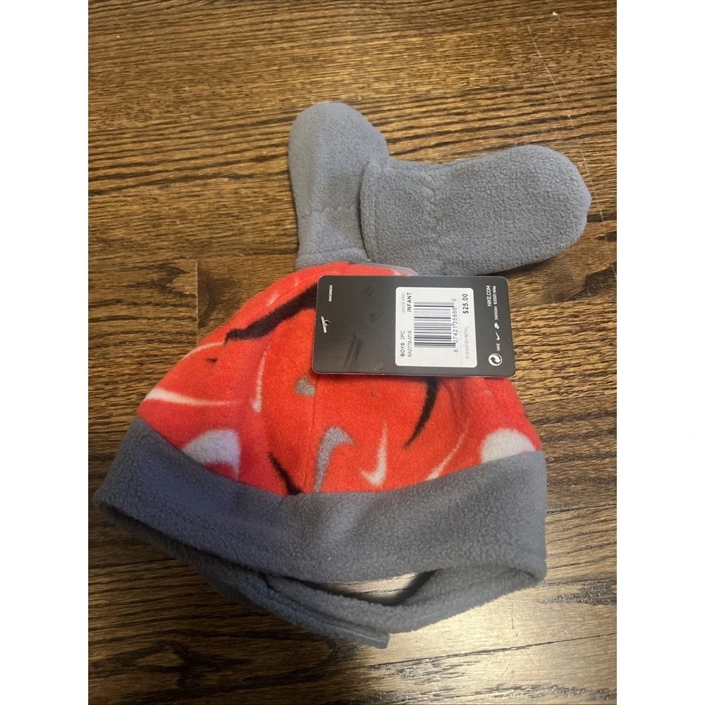 Nike Baby Boy Brand New Matching Hat And Mitten Set